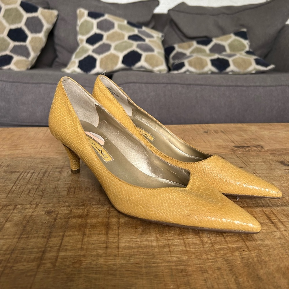 Bandolino Reptile Embossed Pointed Pumps Sz 6